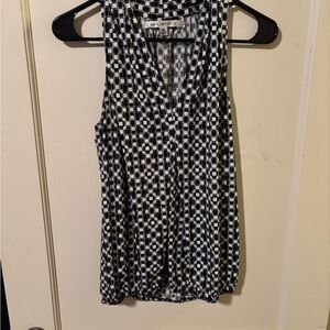 Max Studio Black and White Graphic Sleeveless Blouse